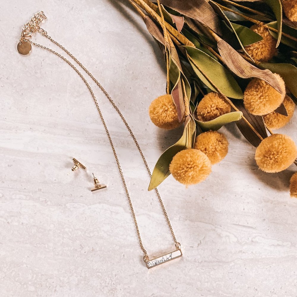 *BRAND NEW Bar Necklace